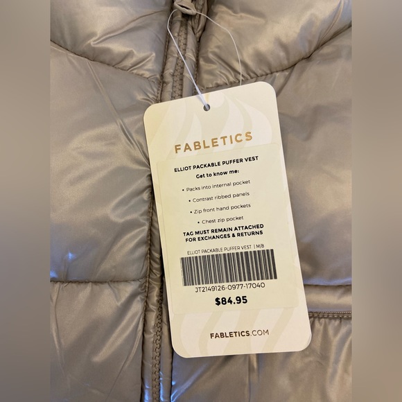 NWT Fabletics silver lightweight puffy vest - Picture 3 of 6